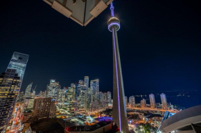 Designer condo w/ CN Tower view & parking